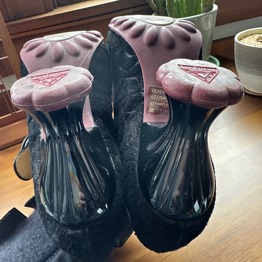 Fluevog NEARLY NEW Cosmos Ceres black suede and beige padded Mary Jane heel- 9.5 - Picture 14 of 16